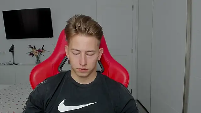 Snapshot of find0m_master chatting on 12, 10, 2025 find0m master online show from 12, 10, 2025