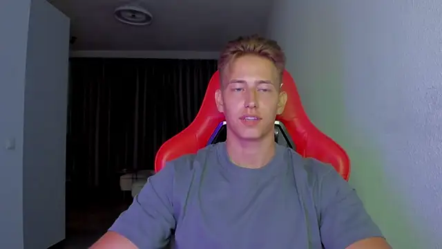 Snapshot of find0m_master chatting on 12, 11, 2025 find0m master online show from 12, 11, 2025