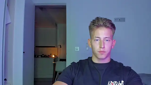 Snapshot of find0m_master chatting on 17, 12, 2025 find0m master online show from 17, 12, 2025