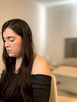 Snapshot of Isabella_LaRue chatting on 9, 1, 2026 Isabella LaRue online show from 9, 1, 2026