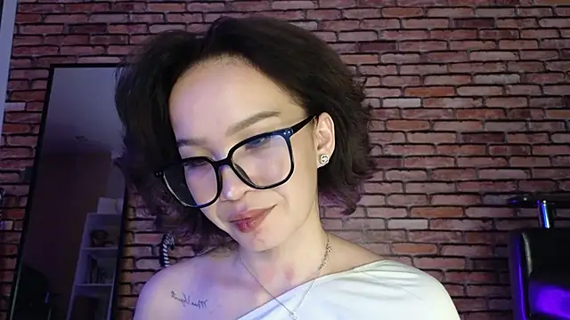 Snapshot of saya_li1 chatting on 21, 10, 2025 saya li1 online show from 21, 10, 2025