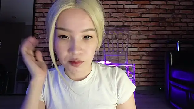 Snapshot of saya_li1 chatting on 30, 10, 2025 saya li1 online show from 30, 10, 2025