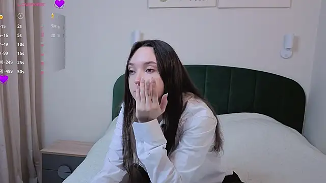 SylviaHamilton online show from 5, 11, 2025