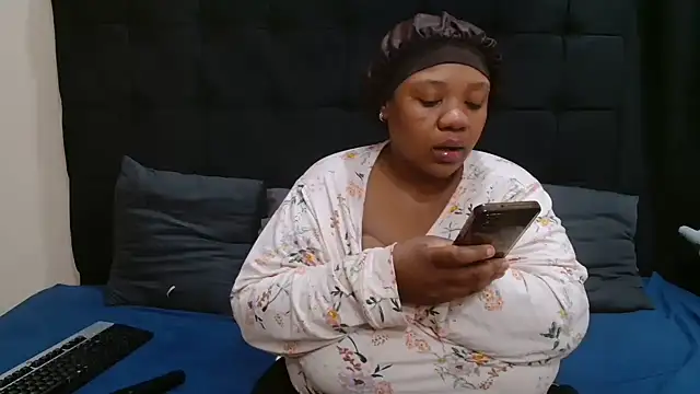 Snapshot of CaramelBootty chatting on 6, 6, 2026 CaramelBootty online show from 6, 6, 2026