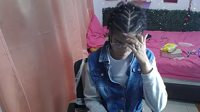 Snapshot of thianahorny chatting on 25, 5, 2026 thianahorny online show from 25, 5, 2026