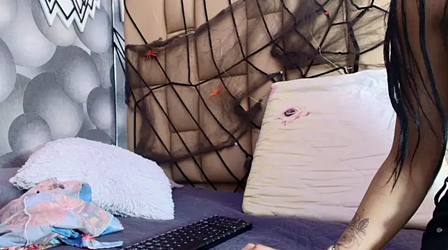 hannah teehn online show from 23, 10, 2025