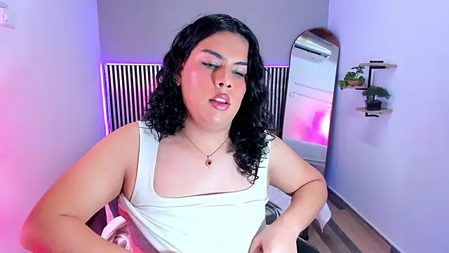 Snapshot of Little_Alli chatting on 5, 2, 2026 Little Alli online show from 5, 2, 2026