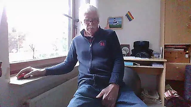 Snapshot of super-snoopy chatting on 8, 2, 2026 super-snoopy online show from 8, 2, 2026