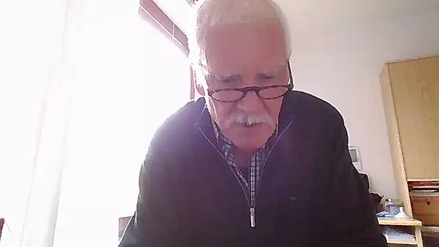 Snapshot of super-snoopy chatting on 6, 4, 2026 super-snoopy online show from 6, 4, 2026