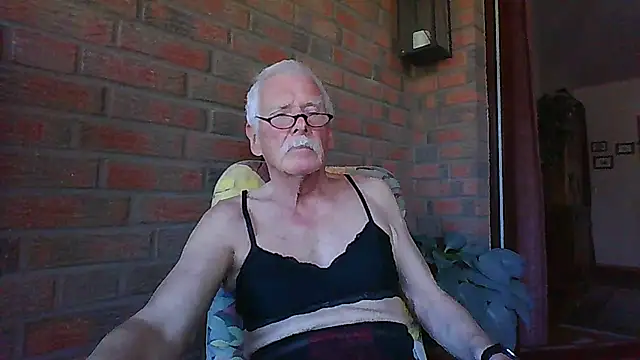 Snapshot of super-snoopy chatting on 25, 5, 2026 super-snoopy online show from 25, 5, 2026