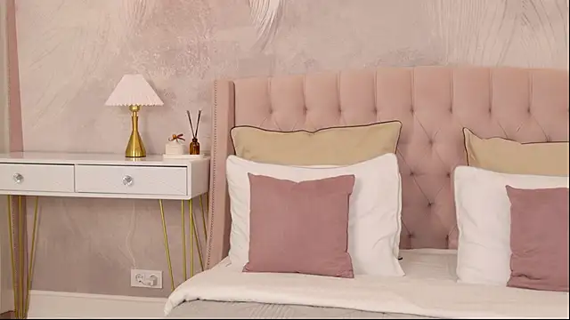 ClaireMathis online show from 28, 4, 2026