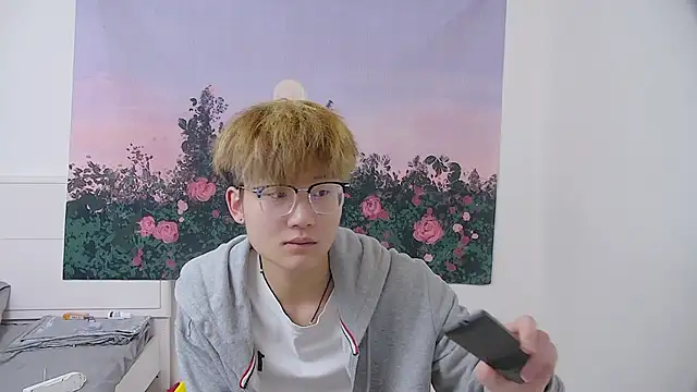 Snapshot of KK-cuteboy chatting on 12, 4, 2026 KK-cuteboy online show from 12, 4, 2026