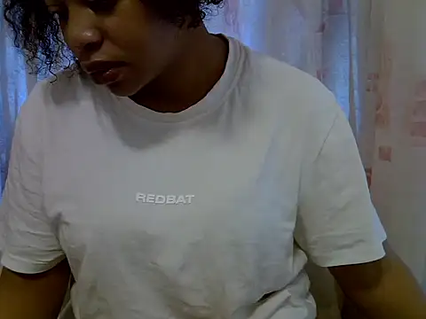 JuicyLipsXx1 online show from 12, 10, 2025