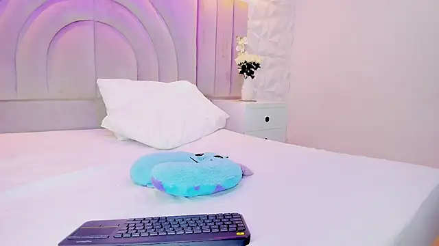 rebeca brown  online show from 14, 1, 2026