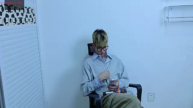 Snapshot of sexyboy-lele chatting on 13, 10, 2025 sexyboy-lele online show from 13, 10, 2025