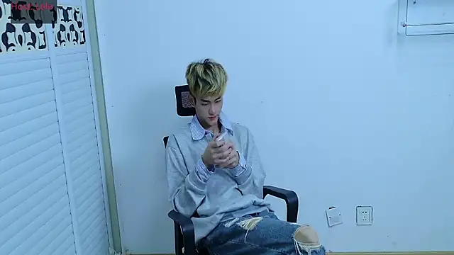 sexyboy-lele online show from 17, 10, 2025