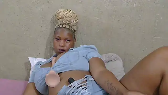 ZuriVixen online show from 17, 10, 2025