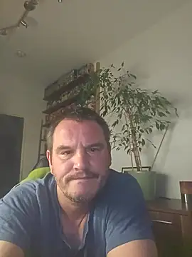 Snapshot of Macknow chatting on 8, 10, 2025 Macknow online show from 8, 10, 2025