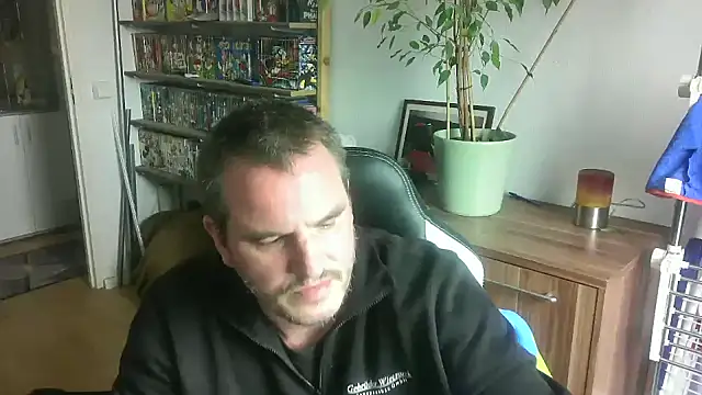 Snapshot of Macknow chatting on 10, 10, 2025 Macknow online show from 10, 10, 2025
