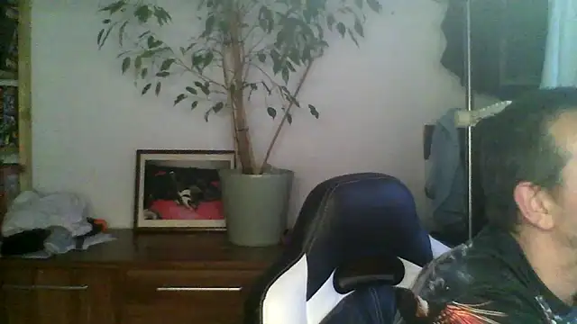 Snapshot of Macknow chatting on 11, 10, 2025 Macknow online show from 11, 10, 2025