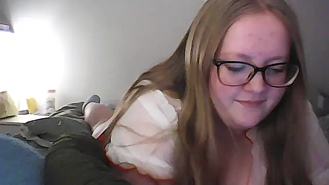 Snapshot of Lilylovex chatting on 13, 10, 2025 Lilylovex online show from 13, 10, 2025