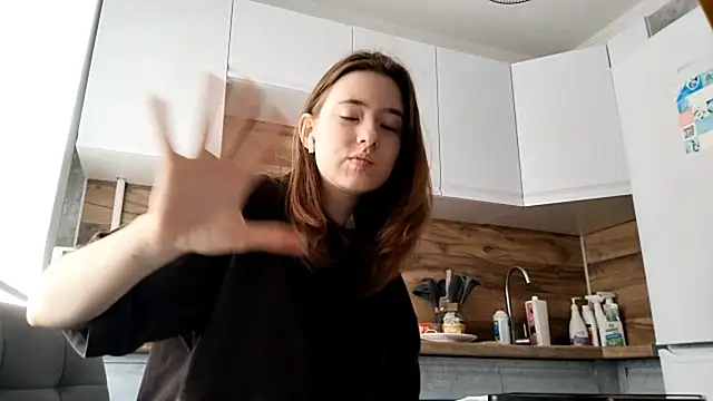 Snapshot of LUNA_KLEIN chatting on 9, 10, 2025 LUNA KLEIN online show from 9, 10, 2025