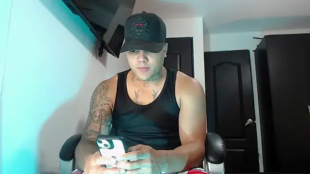 Snapshot of Boyhot_00 chatting on 9, 10, 2025 Boyhot 00 online show from 9, 10, 2025