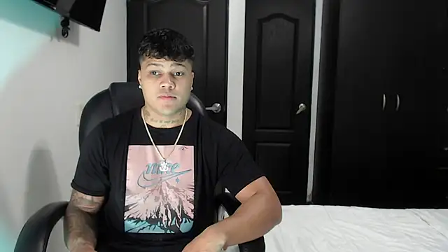 Snapshot of Boyhot_00 chatting on 17, 10, 2025 Boyhot 00 online show from 17, 10, 2025