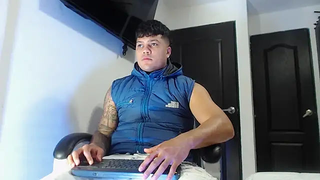 Snapshot of Boyhot_00 chatting on 19, 10, 2025 Boyhot 00 online show from 19, 10, 2025