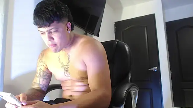 Snapshot of Boyhot_00 chatting on 24, 10, 2025 Boyhot 00 online show from 24, 10, 2025