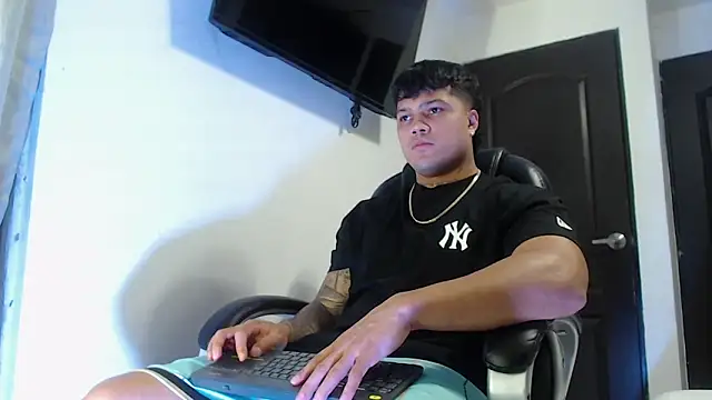 Snapshot of Boyhot_00 chatting on 26, 10, 2025 Boyhot 00 online show from 26, 10, 2025