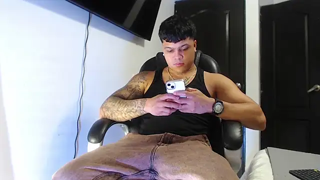 Snapshot of Boyhot_00 chatting on 16, 12, 2025 Boyhot 00 online show from 16, 12, 2025