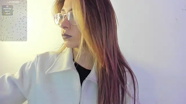 Sara Roades online show from 15, 11, 2025