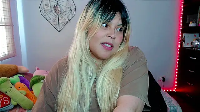 Snapshot of EllieMoonX chatting on 13, 11, 2025 EllieMoonX online show from 13, 11, 2025