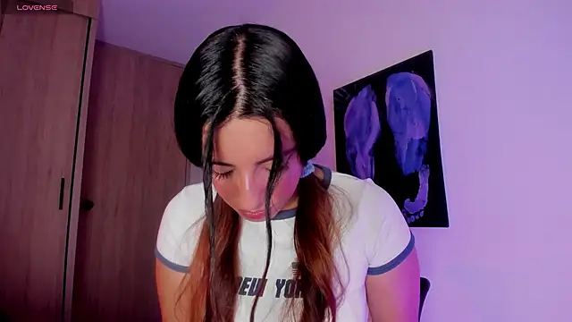 Snapshot of Meganthomson chatting on 27, 10, 2025 Meganthomson online show from 27, 10, 2025