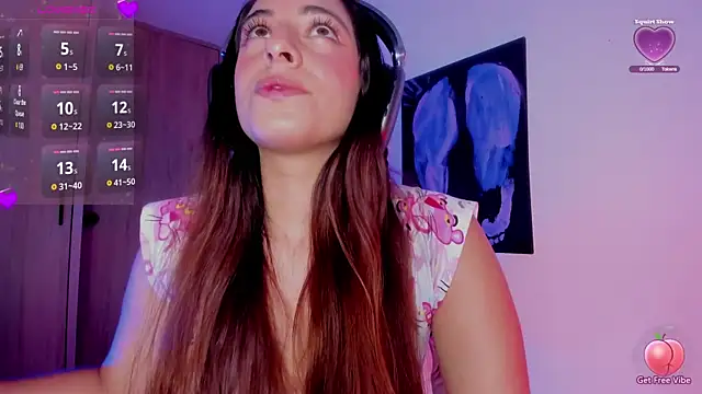 Snapshot of Meganthomson chatting on 4, 11, 2025 Meganthomson online show from 4, 11, 2025