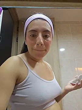 Snapshot of Meganthomson chatting on 14, 11, 2025 Meganthomson online show from 14, 11, 2025