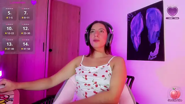 Snapshot of Meganthomson chatting on 24, 11, 2025 Meganthomson online show from 24, 11, 2025