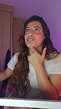 Snapshot of Meganthomson chatting on 17, 12, 2025 Meganthomson online show from 17, 12, 2025