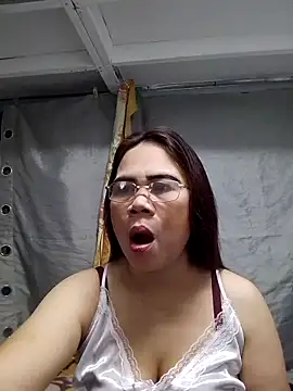 Snapshot of erma_joy chatting on 5, 5, 2026 erma joy online show from 5, 5, 2026