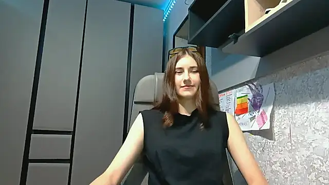 Snapshot of AliceNova chatting on 12, 10, 2025 AliceNova online show from 12, 10, 2025