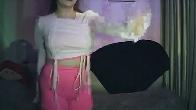 MoodieMira online show from 15, 4, 2026