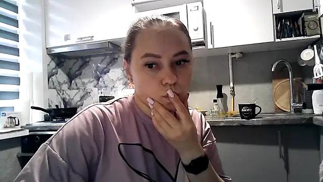 Snapshot of Ladikisss_20 chatting on 13, 10, 2025 Ladikisss 20 online show from 13, 10, 2025