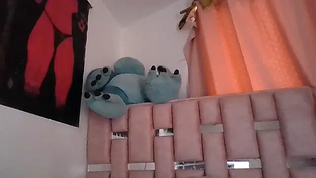 Snapshot of abby_moss_2 chatting on 11, 11, 2025 abby moss 2 online show from 11, 11, 2025