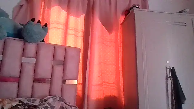 Snapshot of abby_moss_2 chatting on 21, 11, 2025 abby moss 2 online show from 21, 11, 2025