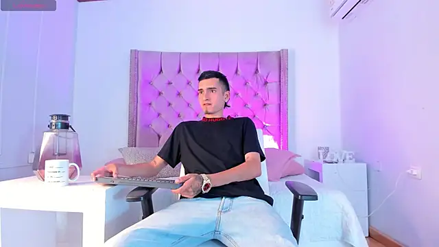 Ethan Boy  online show from 14, 10, 2025