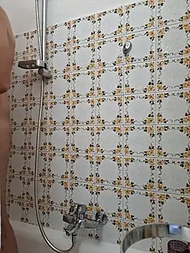 Snapshot of suisseitalie chatting on 15, 10, 2025 suisseitalie online show from 15, 10, 2025