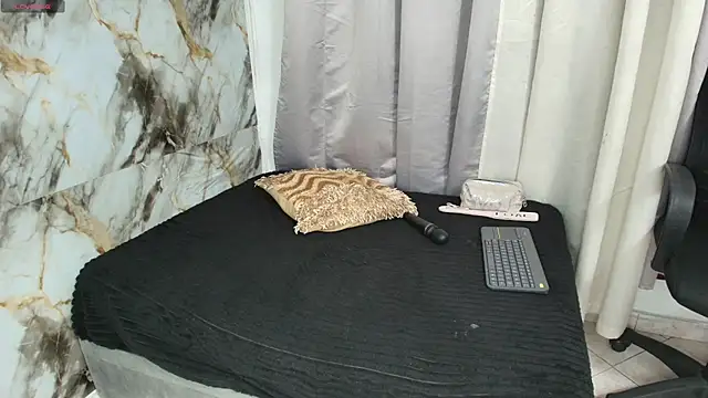 Snapshot of beauty_lana18 chatting on 18, 12, 2025 beauty lana18 online show from 18, 12, 2025