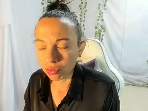 Perla Jonhson Rs online show from 10, 10, 2025