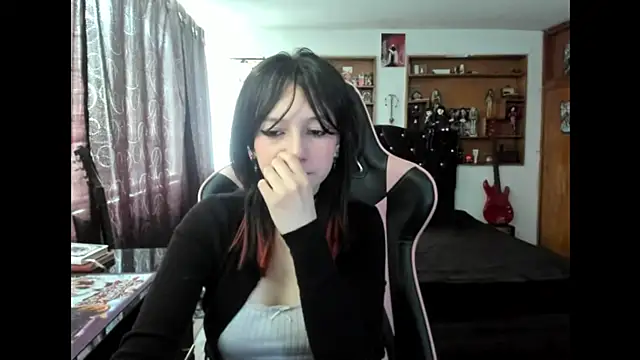 Snapshot of Maki_Zein_ chatting on 30, 10, 2025 Maki Zein online show from 30, 10, 2025